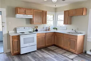 1316 N Olive St, Seguin, TX 78155 - Photo 8