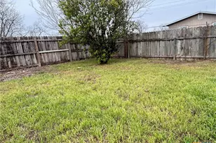 1316 N Olive St, Seguin, TX 78155 - Photo 36