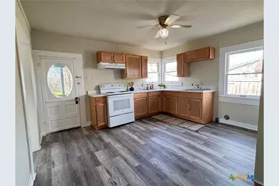 1316 N Olive Street, Seguin, TX 78155 - Photo 4