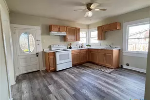 1316 N Olive St, Seguin, TX 78155 - Photo 4