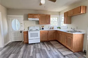 1316 N Olive St, Seguin, TX 78155 - Photo 4