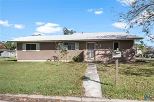 614 Sarah St, Edna, TX 77957 - Photo 2