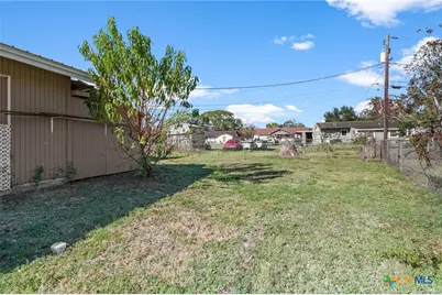 614 Sarah Street, Edna, TX 77957 - Photo 4