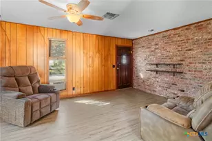 614 Sarah St, Edna, TX 77957 - Photo 6