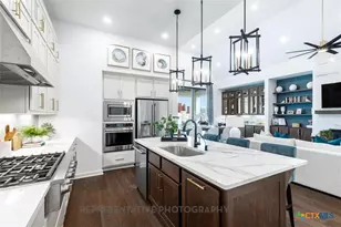 443 Cleveland Wy, New Braunfels, TX 78130 - Photo 6