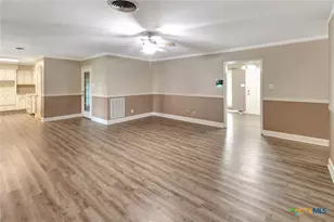 919 Eden Roc St, Victoria, TX 77904 - Photo 6