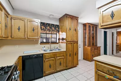 105 Chesapeake Avenue, Victoria, TX 77904 - Photo 14