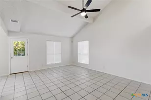 115 Crest Dr Dr, San Marcos, TX 78666 - Photo 2