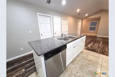 408 Clay Ridge, Canyon Lake, TX 78133 - Photo 4