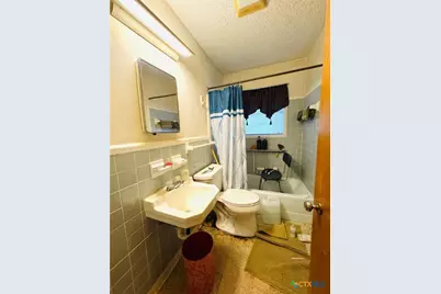 2126 Brookshire, Arlington, TX 76010 - Photo 4