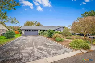 960 Twin Oaks Dr, New Braunfels, TX 78130 - Photo 2