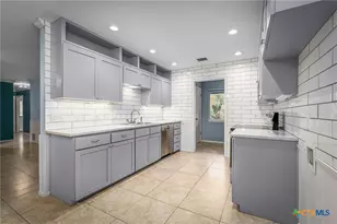 960 Twin Oaks Dr, New Braunfels, TX 78130 - Photo 12