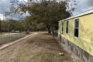 107 Dallas St, Goliad, TX 77963 - Photo 6