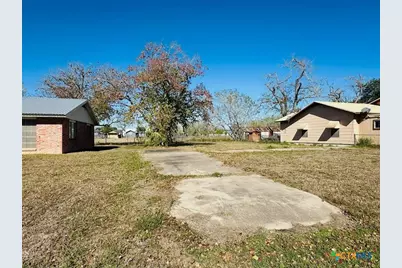109 E 9th St., Yorktown, TX 78164 - Photo 2