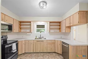 1003 Fern Ln, Victoria, TX 77904 - Photo 8