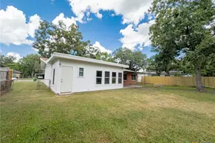 1003 Fern Ln, Victoria, TX 77904 - Photo 6