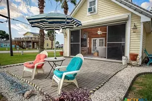 112 Wedig St, Port Lavaca, TX 77979 - Photo 4