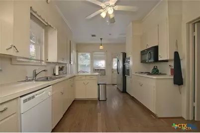 320 E Faust, New Braunfels, TX 78130 - Photo 8