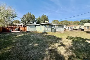 1922 Shofner Dr, Port Lavaca, TX 77979 - Photo 16