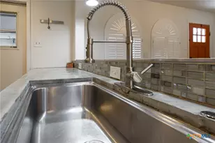 625 Creek Dr, New Braunfels, TX 78130 - Photo 16