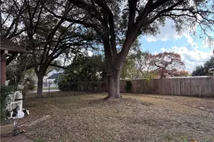 1014 N Hunt St, Cuero, TX 77954 - Photo 4