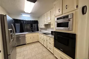 205 Magdalena Dr, Victoria, TX 77904 - Photo 6