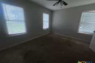 2302 E Mistletoe Ave, Victoria, TX 77901 - Photo 16