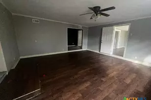 2302 E Mistletoe Ave, Victoria, TX 77901 - Photo 10
