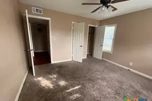 2302 E Mistletoe Ave, Victoria, TX 77901 - Photo 18