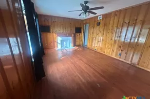 2302 E Mistletoe Ave, Victoria, TX 77901 - Photo 6