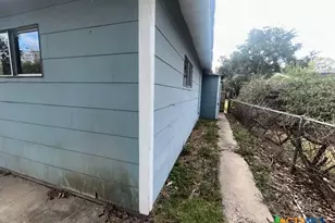 2302 E Mistletoe Ave, Victoria, TX 77901 - Photo 2