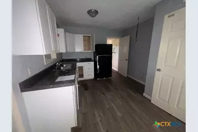 2302 E Mistletoe Avenue, Victoria, TX 77901 - Photo 8