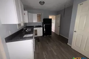 2302 E Mistletoe Ave, Victoria, TX 77901 - Photo 8