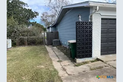 2302 E Mistletoe Avenue, Victoria, TX 77901 - Photo 4