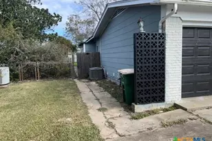 2302 E Mistletoe Ave, Victoria, TX 77901 - Photo 4