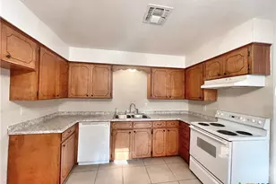 1792 Kuehler Ave, New Braunfels, TX 78130 - Photo 8