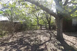 342 W Oak St, Goliad, TX 77963 - Photo 36