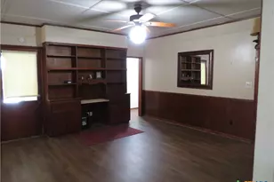 342 W Oak St, Goliad, TX 77963 - Photo 8