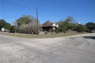 342 W Oak St, Goliad, TX 77963 - Photo 42