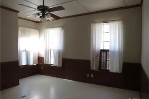 342 W Oak St, Goliad, TX 77963 - Photo 12