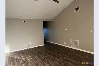 709 Pheasant Drive, Victoria, TX 77905 - Photo 8