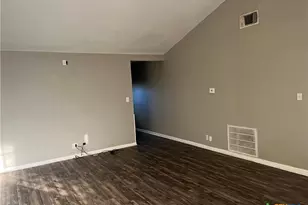 709 Pheasant Dr, Victoria, TX 77905 - Photo 8