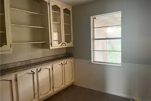 709 Pheasant Dr, Victoria, TX 77905 - Photo 10