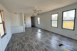 135 Creekway Ln, Seguin, TX 78155 - Photo 2