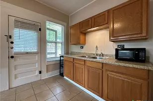 420 W San Antonio St, San Marcos, TX 78666 - Photo 6
