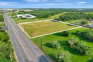801 N John Stockbauer Dr, Victoria, TX 77904 - Photo 1