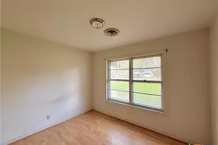 301 Angus St, Victoria, TX 77904 - Photo 14