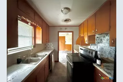 301 Angus Street, Victoria, TX 77904 - Photo 8