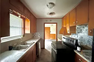 301 Angus St, Victoria, TX 77904 - Photo 8