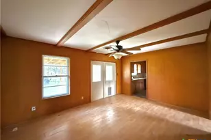 301 Angus St, Victoria, TX 77904 - Photo 2